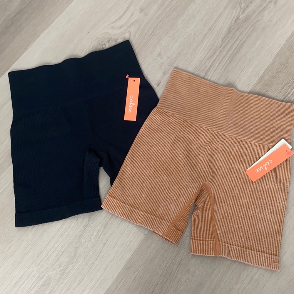 Colsie ribbed biker shorts in Ginger & black- SM